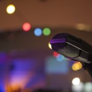 Mikrophon in Veranstaltungssaal
