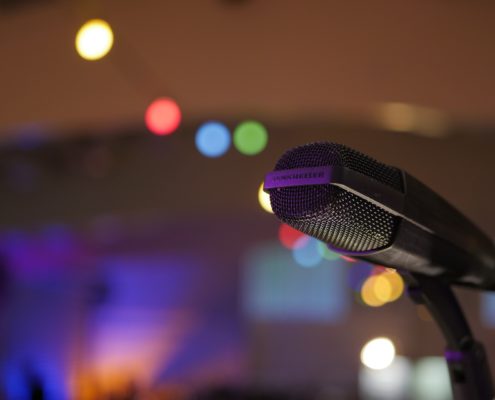 Mikrophon in Veranstaltungssaal